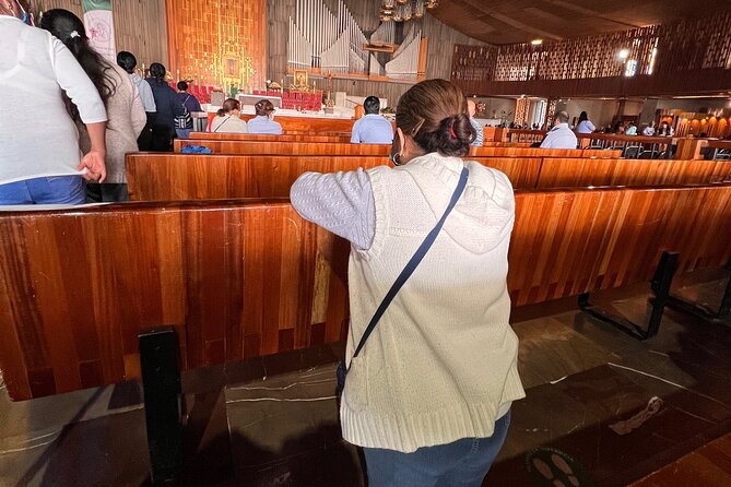 100% private tour in Guadalupe's Basilica with transport - The Offering and the Holy Water chapel