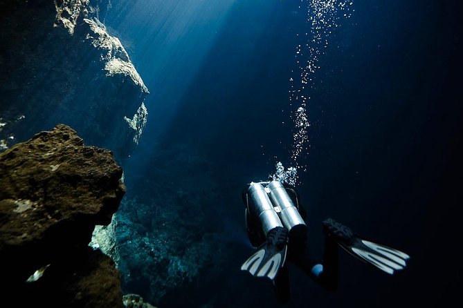 2 cenote divings (including one deep diving) for advanced divers in Tulum - Why a small group matters underground