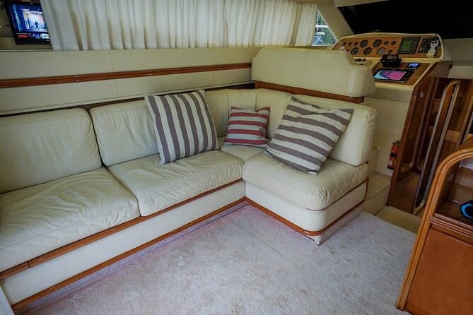 3 Hour Xpu-Ha - 47' Azimut, Tulum, Playa del Carmen, Riviera Maya - The standard bar, cocktails, and the upgrade question