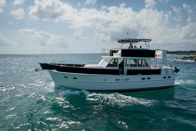 3 Hours - 53' Hatteras - Tulum, Playa Del Carmen, Riviera Maya - A private yacht made for celebrations