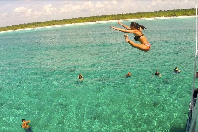 3 Hours - 53' Hatteras - Tulum, Playa Del Carmen, Riviera Maya - Crew service and the human side of the trip