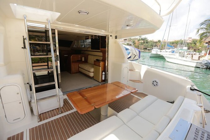 4 Hour - 47' Azimut, Tulum, Playa del Carmen, Riviera Maya - Karaoke, Spotify, and the social side