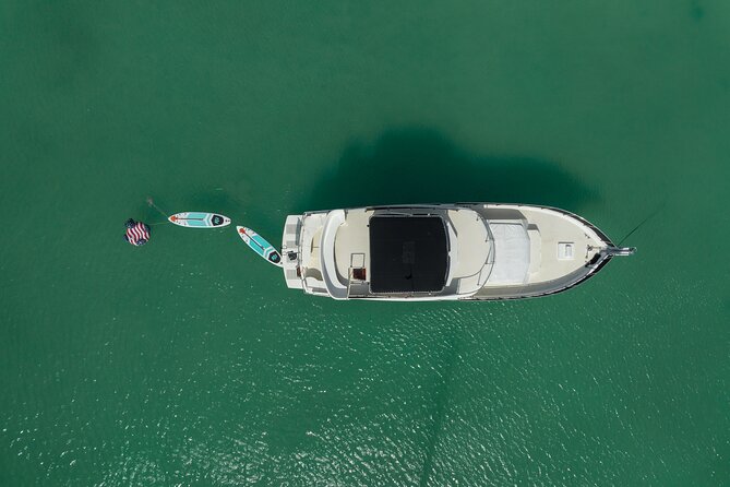 4 Hours - 53' Hatteras - Tulum, Playa Del Carmen, Riviera Maya - An open bar, music, and a karaoke machine