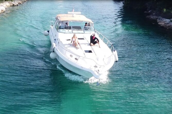 4 hours - Private 48ft Yacht all inclusive in Tulum and Playa del Carmen - The 45-minute sail toward INAH Reef
