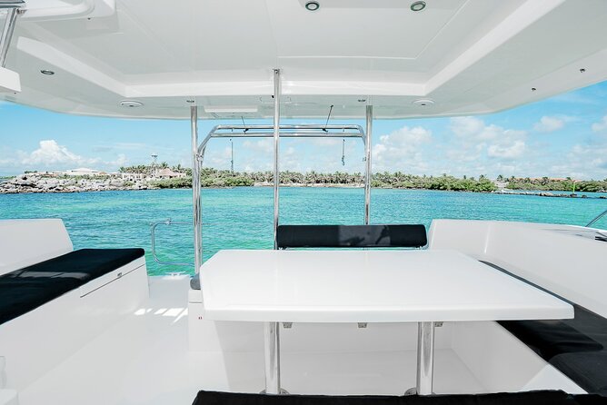 4H Lux 40' Catamaran All-Inclusive in Tulum and Playa del Carmen. - Troll fishing and ceviche made on board