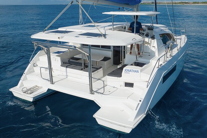 4H Lux 40' Catamaran All-Inclusive in Tulum and Playa del Carmen. - Unlimited drinks and a personal soundtrack