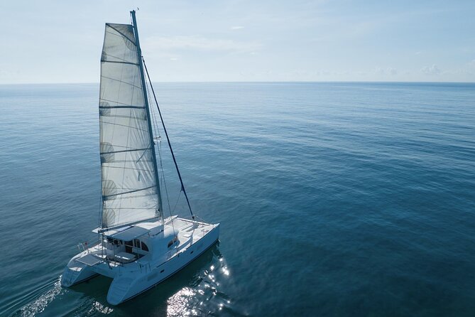 4H Private 38'Catamaran All-Inclusive in Tulum & Playa del Carmen - Sailing south along the Riviera Maya coast