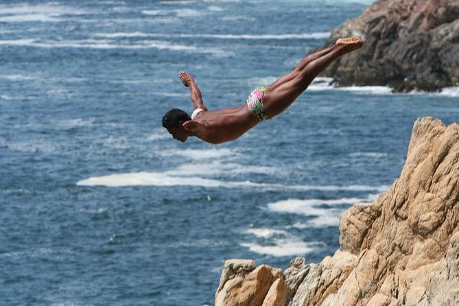 4hr Fun Guide Tour For Cruisers or Hotels Guests with Divers Show - Who should book this Acapulco tour?