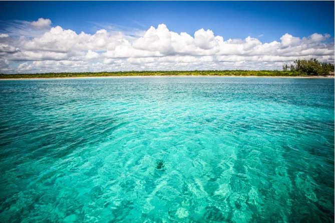 5H 42' Azimut Yacht All-Inclusive from Tulum & Playa del Carmen. - Setting sail from Puerto Aventuras