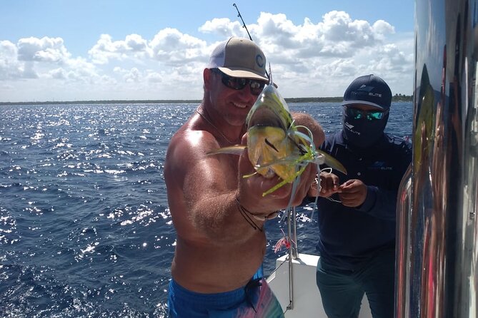 5H Private Lux 40' Yacht All Inclusive - Tulum & Playa del Carmen - Try troll fishing if you want more than snorkeling