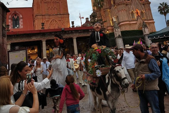 A fascinating Walking Tour of San Miguel - Bellas Artes and San Miguel’s art identity