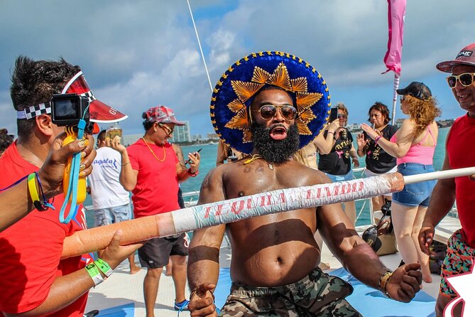 Adults only Hip Hop Sessions Boat Party Cancun - Champagne, dancing, and the water stop