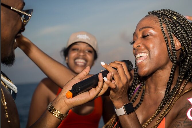 Adults only Hip Hop Sessions Boat Party Cancun - Photos and the crew