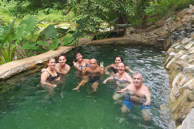 Aguas Termales a Caballo - What the private format changes