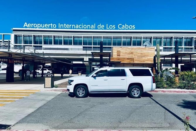 Airport Los Cabos Private Transportation - Meeting your driver under umbrella 4