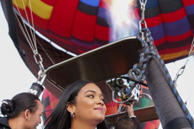 All-inclusive hot air balloon flight over Teotihuacan - Breakfast in a cave or with a pyramid view
