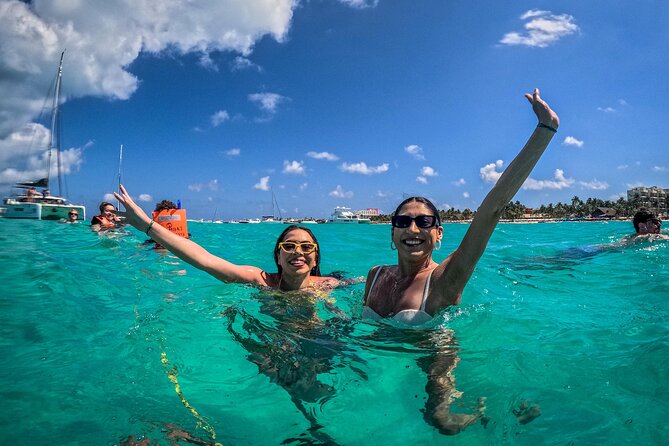 All-Inclusive Isla Mujeres Catamaran with Free Transportation - Isla Mujeres lunch at Zaza or Ice Bar