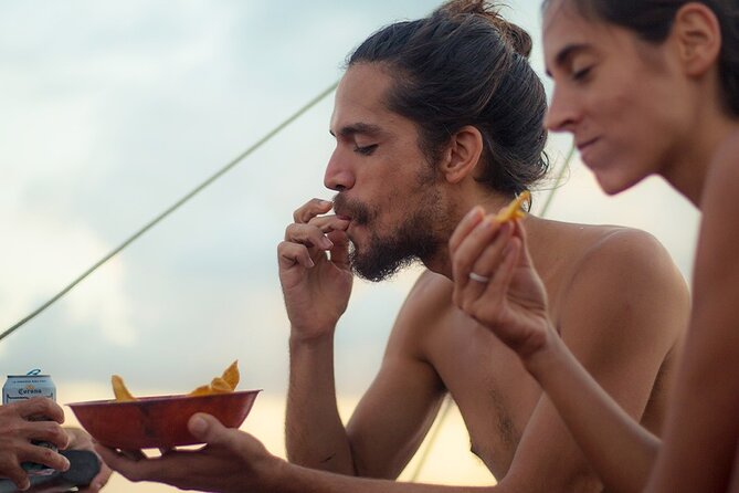 Bacalar: 4hr Private Sailing Tour with Guacamole & Drinks - A quieter stop near Isla de los Pájaros