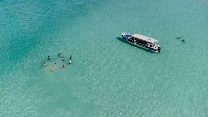 Bacalar Lagoon Sightseeing Boat Tour with Open Bar & Snack - Four hours to see Bacalar’s seven colors