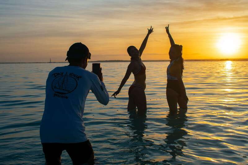 Bacalar: Sunrise Paddleboard Tour with Floating Picnic - What the floating picnic really includes