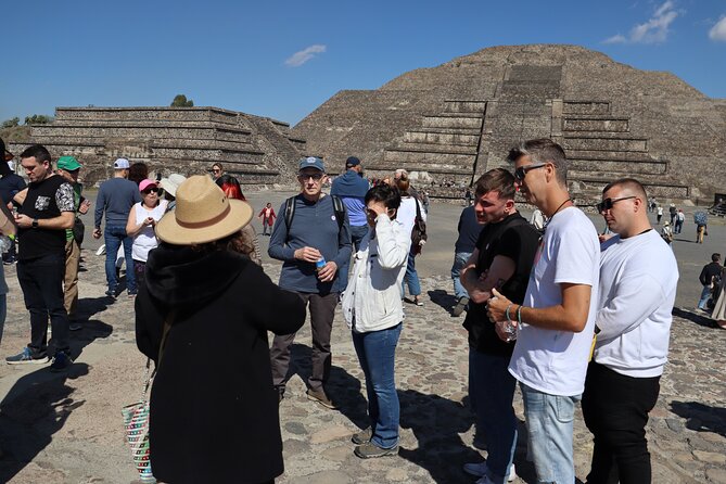 Balloon Flight and Tour in Teotihuacán from Mexico City - Walking through Teotihuacán with a guide