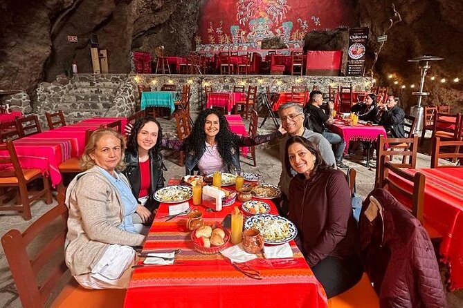 Balloon flight + Breakfast in cave + Pyramids + Pick up CDMX. - Breakfast inside a natural cave