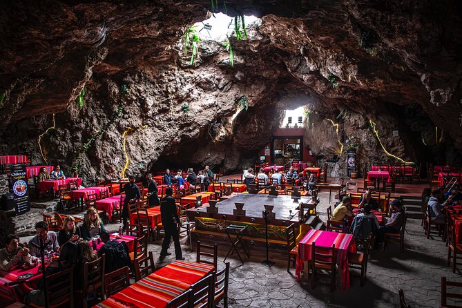 Balloon flight + pick up in CDMX + Breakfast in Cave + Teotihuacan - The balloon flight and landing toast