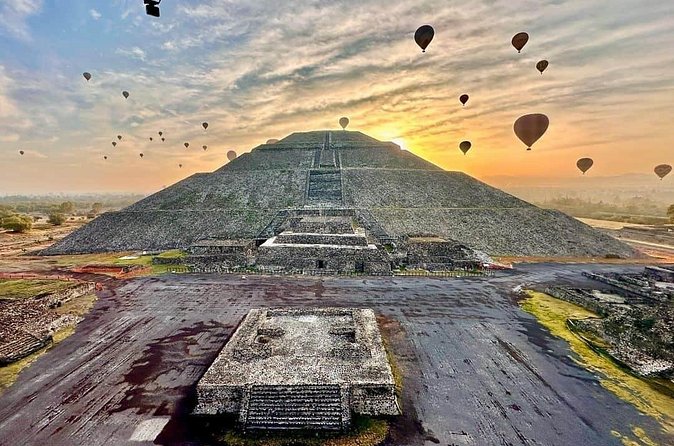 Balloon flight Teotihuacan, Breakfast in a cave Pick up in CDMX - The private format and the people involved