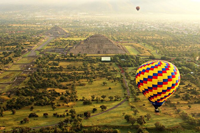 Balloon Flight with Breakfast in a Natural Cave and Transportation from CDMX - Seeing the pyramids from ground level