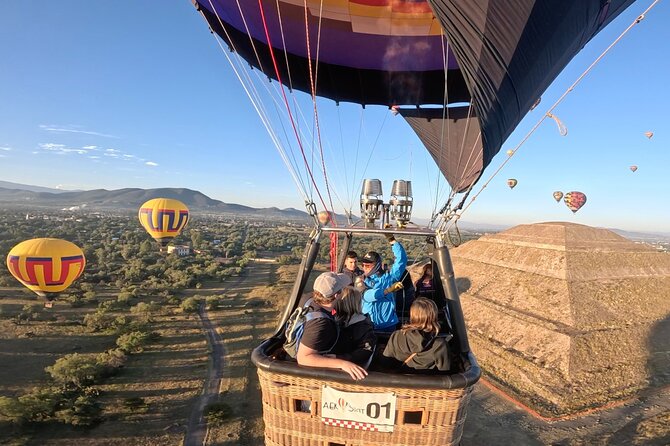 Balloon flight with breakfast in Cave and Pyramids tour from CDMX - Finally reaching the ancient city