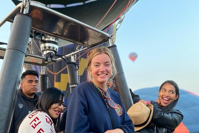 Balloon flight with breakfast in Cave and Pyramids tour from CDMX - Breakfast in a natural cave, with an important catch
