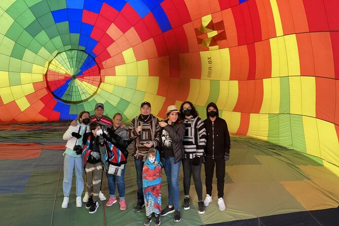 Balloon flight with private transportation and guided tour to Teotihuacán - Coffee, balloon inflation, and the wait before takeoff