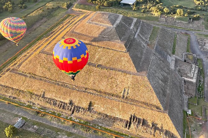 Balloon flight with pyramids tour and transportation from Mexico City - Why the balloon flight is worth the early alarm