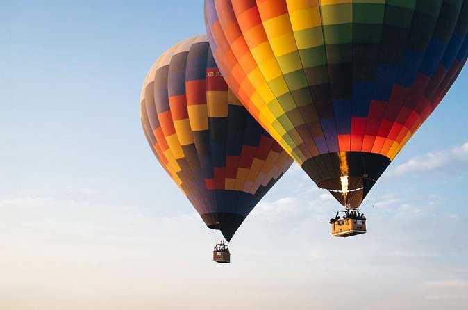 Balloon flight with pyramids tour and transportation from Mexico City - The sunrise view from the basket