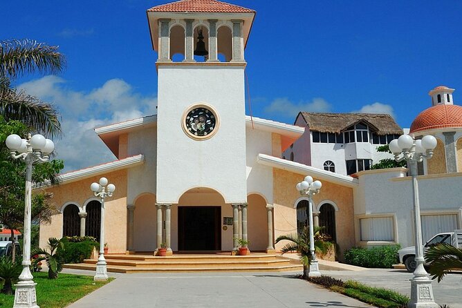Beachside Tacos & Town Tour with Tequila Tasting From Cancun - Free time around the Puerto Morelos square