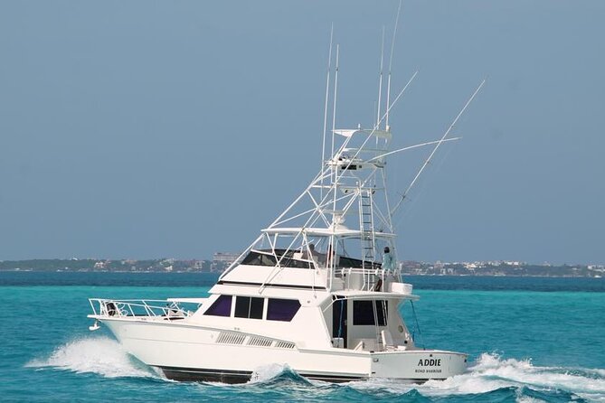Biggest Luxury Yacht Boat Best in Cancun up to 28 pax - Food, drinks, and the party setup