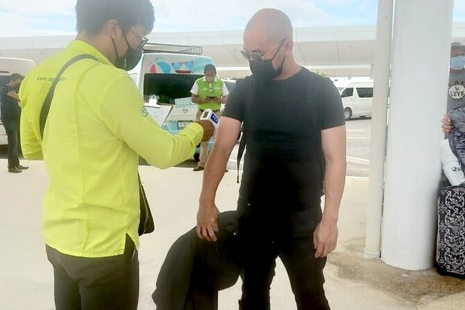 Black Luxury Van WiFi arrivals aboard from Cancun Airport - Choosing the correct zone matters
