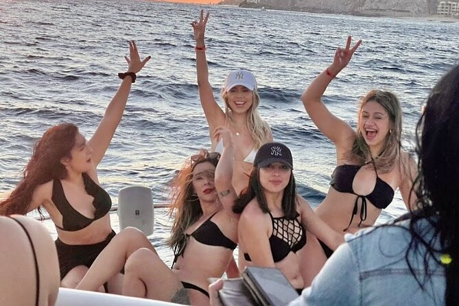 Cabo Arch Sunset Yacht Tour - Dinner & Drinks — Up to 18 Guests - How much room is there for 10 or 18 people?