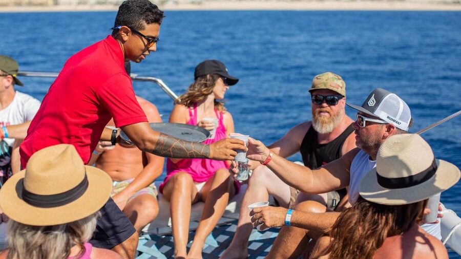 Cabo San Lucas: 4-Hour Snorkeling Cruise with Open Bar - Lunch, drinks, and the return sail