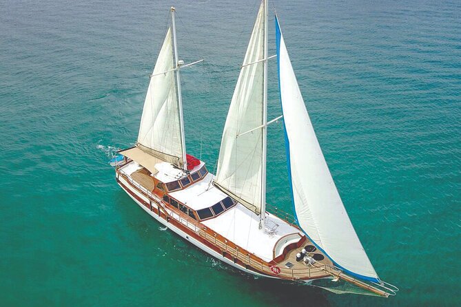 Cabo San Lucas Luxury Sailing Yacht and Dinner with a Chef - The difference between luxury and a full boat