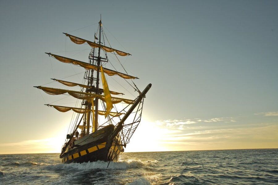 Cabo San Lucas: Sunset Pirate Ship Cruise with Dinner Show - The first hour: Cabo’s rock formations from the Sea of Cortez