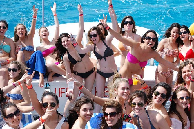 Cancun Adults Only Party Cruise to Isla Mujeres with Open Bar - Sailing south with music and an open bar