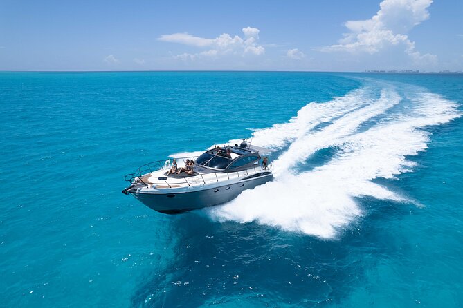 Cancun All Inclusive: Coast & Fun 9h on 50' Cranchi - An unlimited premium bar with a mixologist