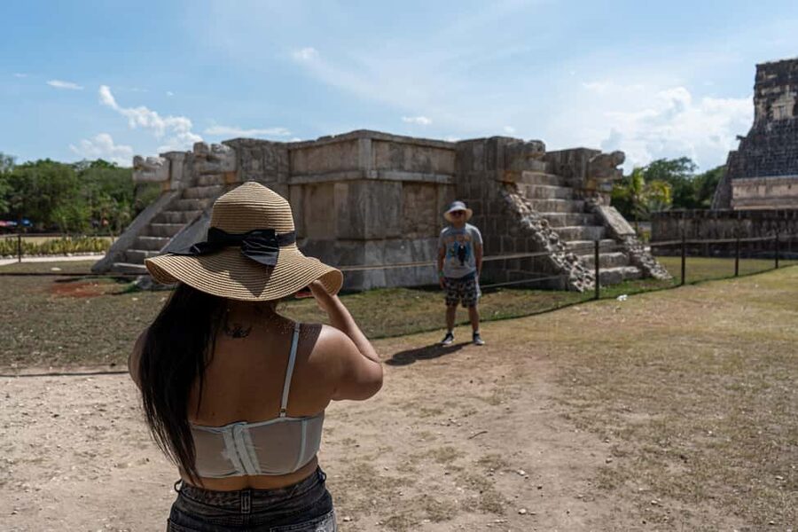 Cancun: Chichen Itza Early Access Guided Tour - Entering Chichen Itza through a separate entrance