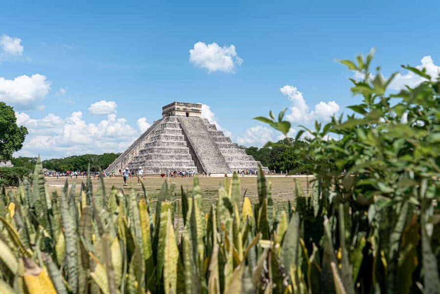 Cancun: Chichen Itza Early Access Guided Tour - Practical packing advice for a hot archaeological site