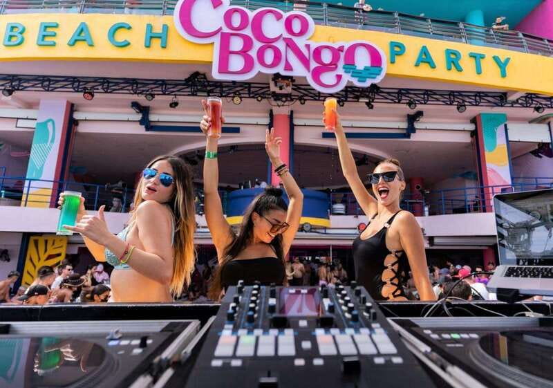 Cancún: Coco Bongo Beach Party Experience - The beach setting and the view