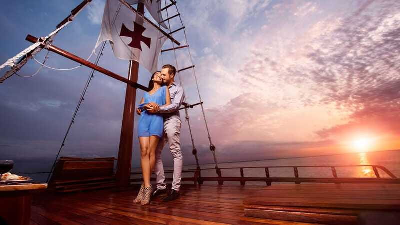 Cancun: Columbus The Romantic Dinner Cruise - Practical planning for a smoother night