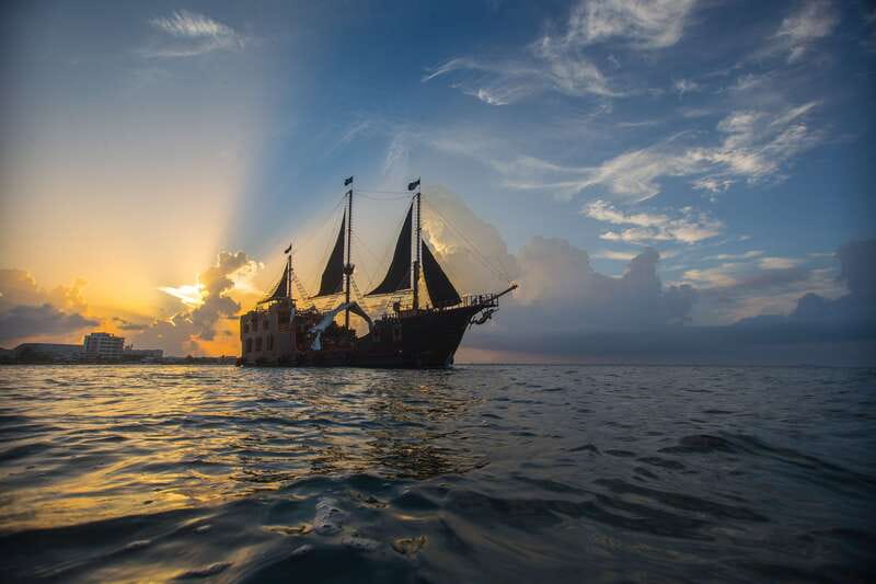 Cancún: Jolly Roger Pirate Dinner Cruise 2025 - Arriving at Punta Sam and finding the pirate ship