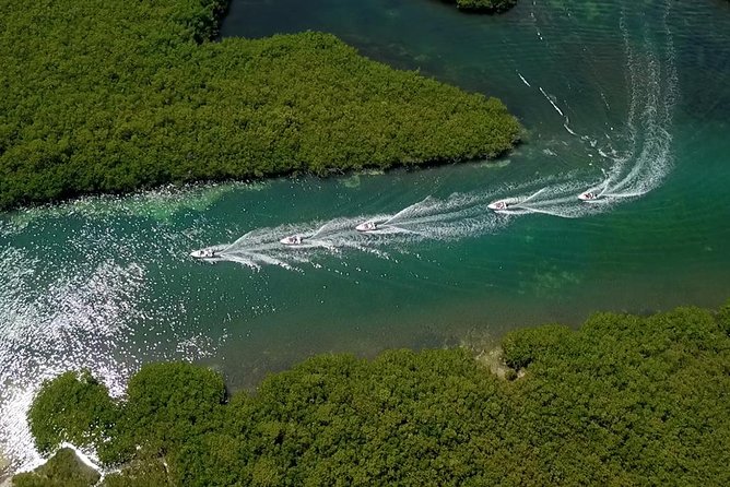 Cancun speedboat and snorkel tour: shared speedboat - Learning to handle the two-person speedboats