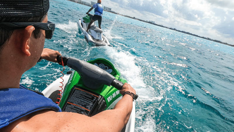 Cancun: Waverunner in Nichupte Lagoon - The one-hour option and the question of riding space
